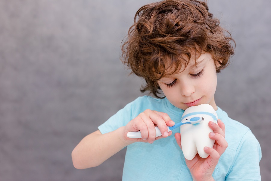 Space maintainer dental treatment for kids in Modesto